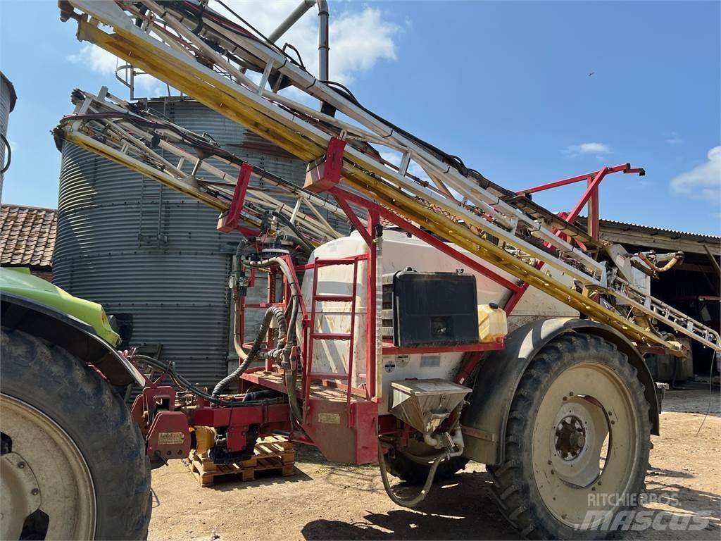 Landquip 3000L Vučene prskalice