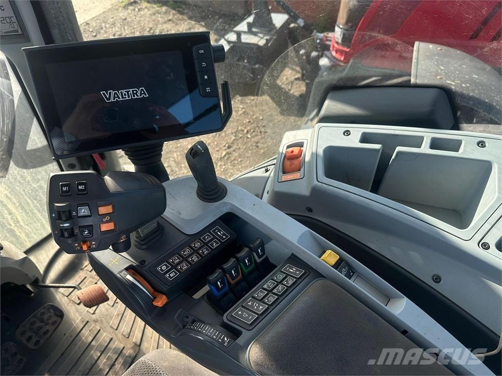 Valtra T234D Traktori