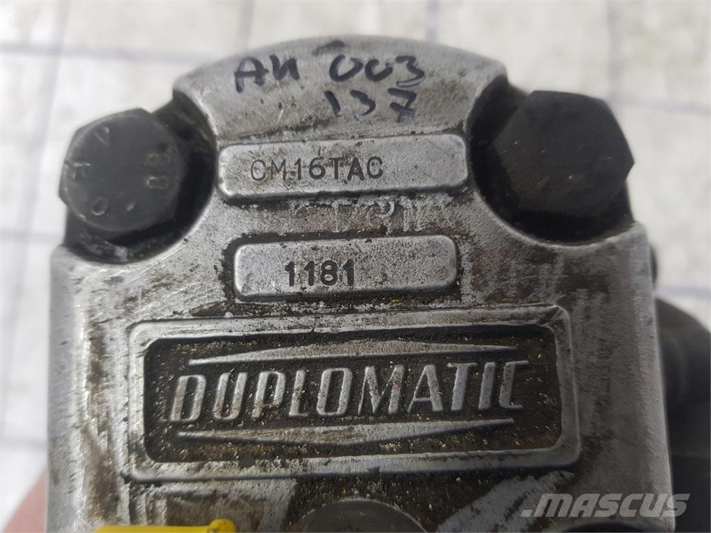  Duplomatic gear pump Delovi i oprema za kran