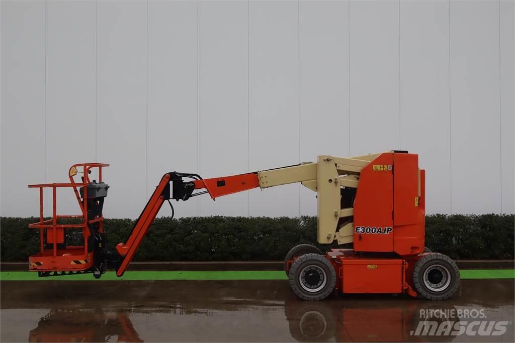 JLG E300AJP Zglobne podizne platforme