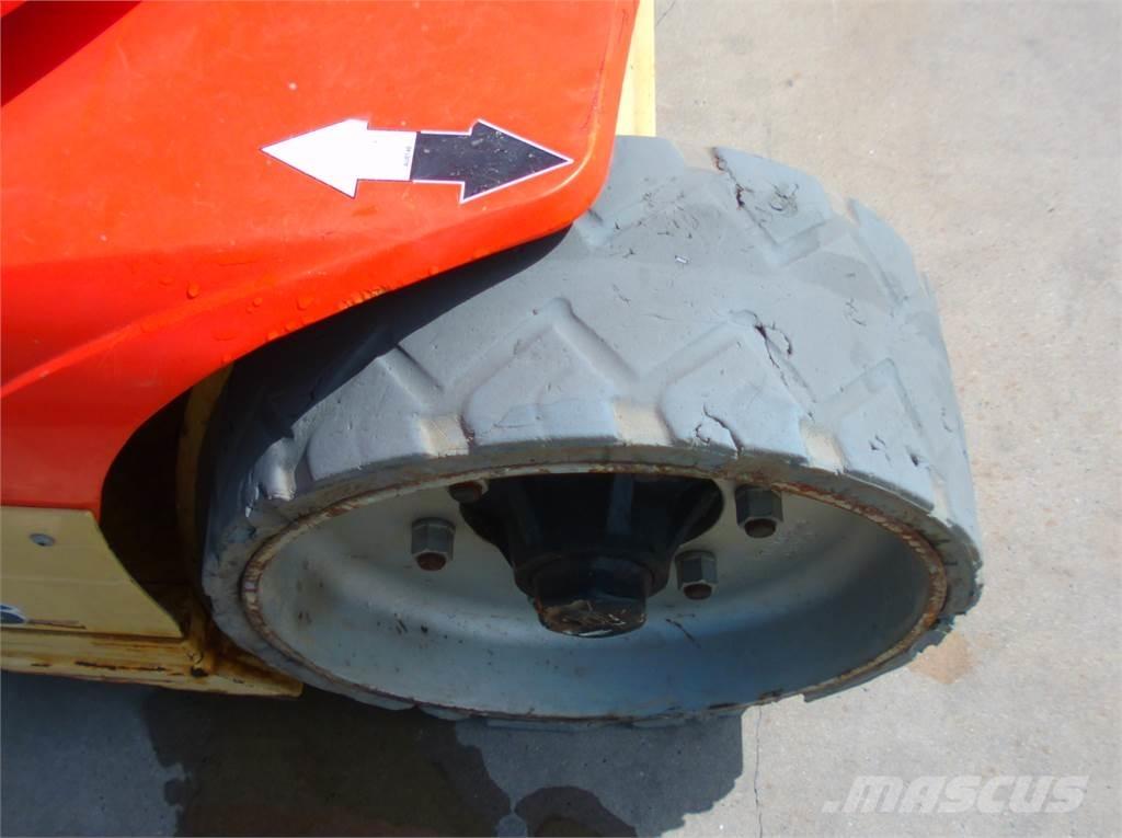 JLG Toucan 12E+ Jarbolne penjajuće platforme