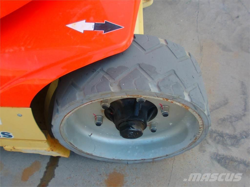 JLG Toucan 12E+ Jarbolne penjajuće platforme