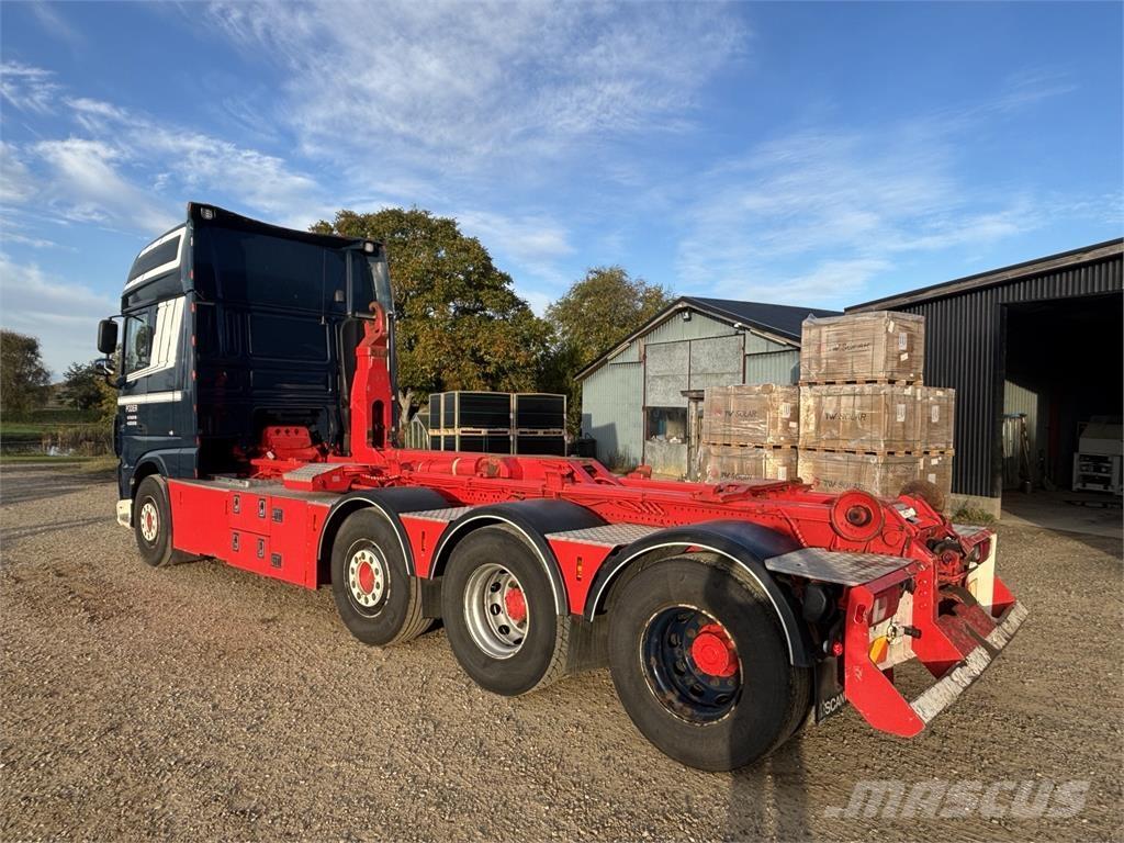 DAF XF 510 FAK 8X2 Rol kiper kamioni sa kukom za podizanje tereta