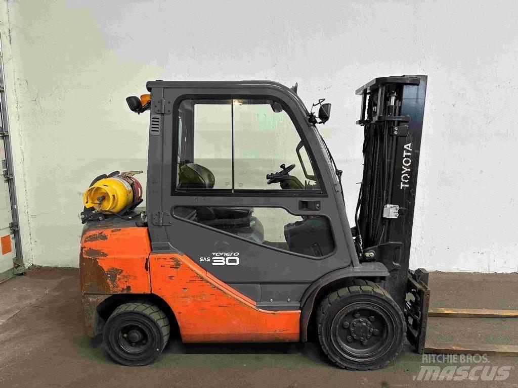 Toyota 02-8FGF30 Plinski viljuškari