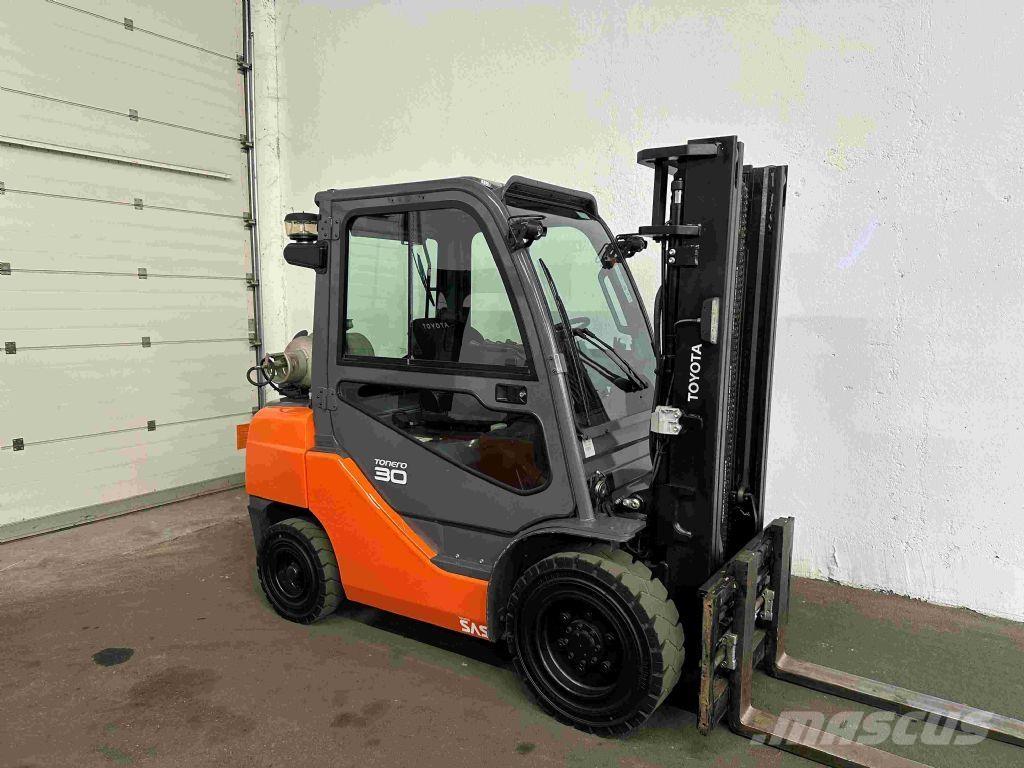 Toyota 02-8FGF30 Plinski viljuškari