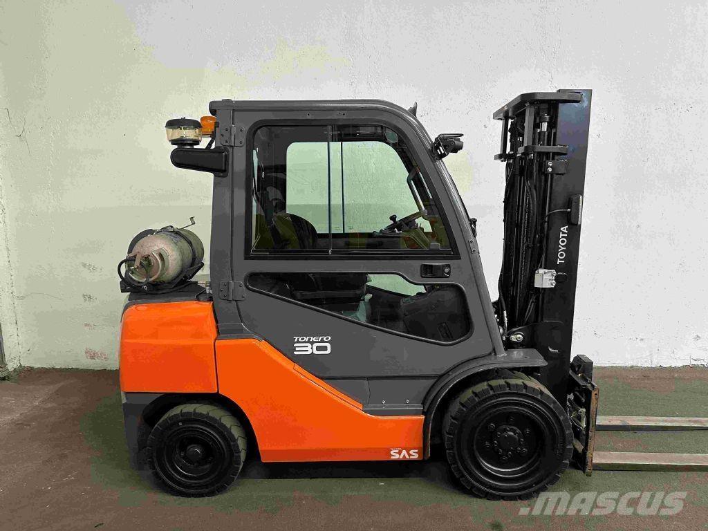 Toyota 02-8FGF30 Plinski viljuškari