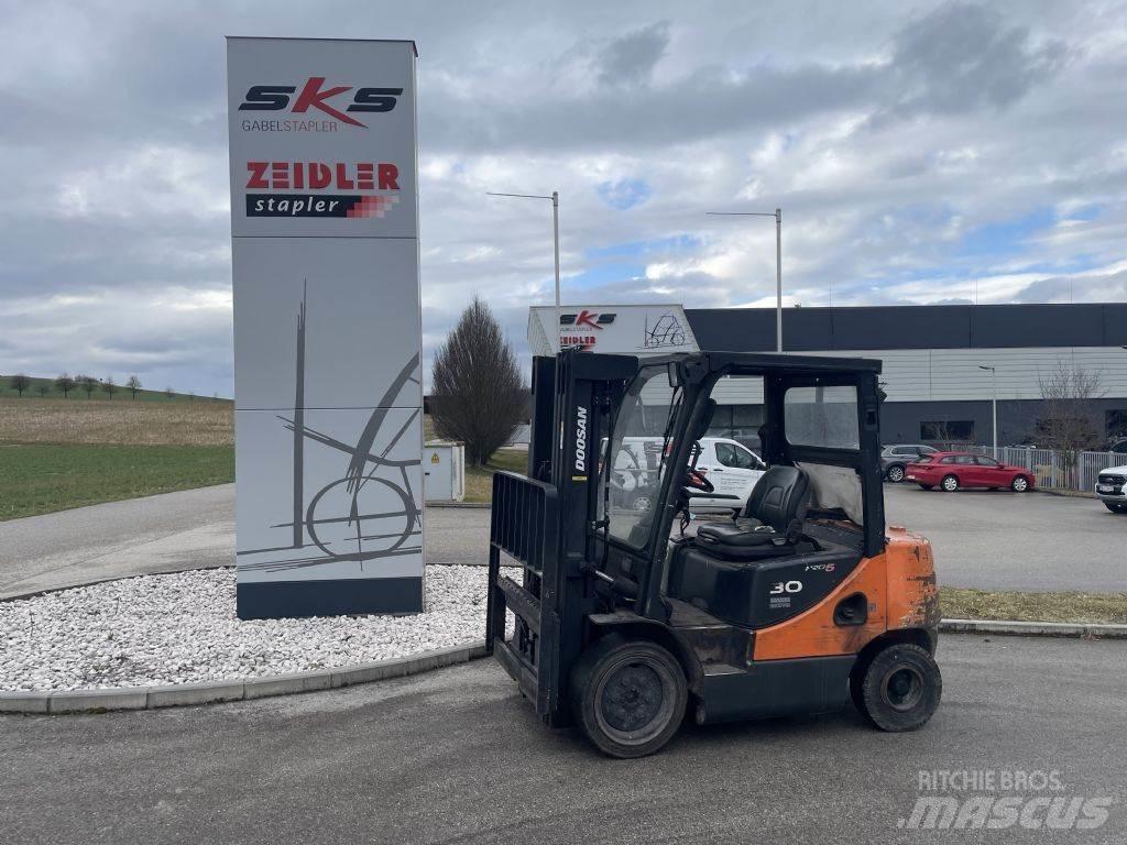 Doosan D30S-5 Dizelski viljuškari