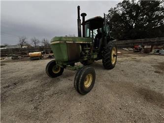 John Deere 4440