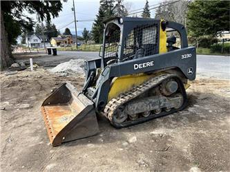 John Deere 323D