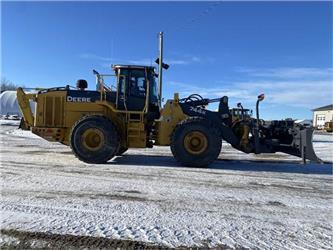 John Deere 744K