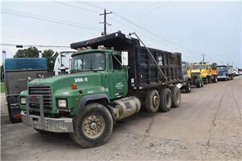 Mack RD688ST