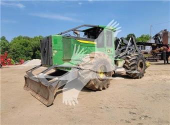 John Deere 748L