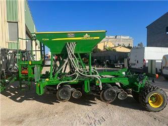 John Deere 750A