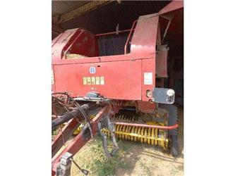New Holland BR740