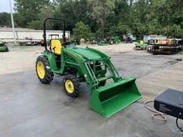 John Deere 3046R