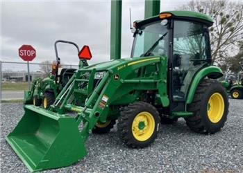 John Deere 3046R