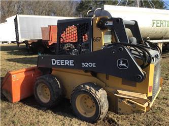 John Deere 320E