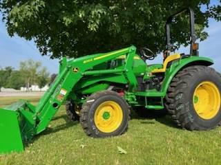 John Deere 4044M