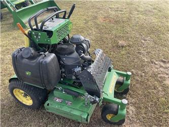 John Deere 636M