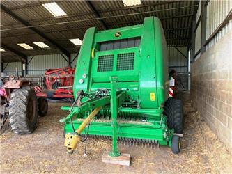 John Deere 854