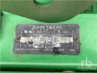 John Deere 635F