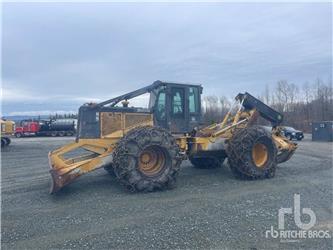 John Deere 748G
