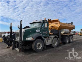 Mack GU800