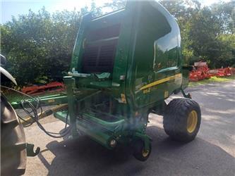 John Deere 854