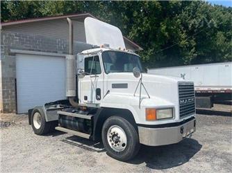 Mack CH612
