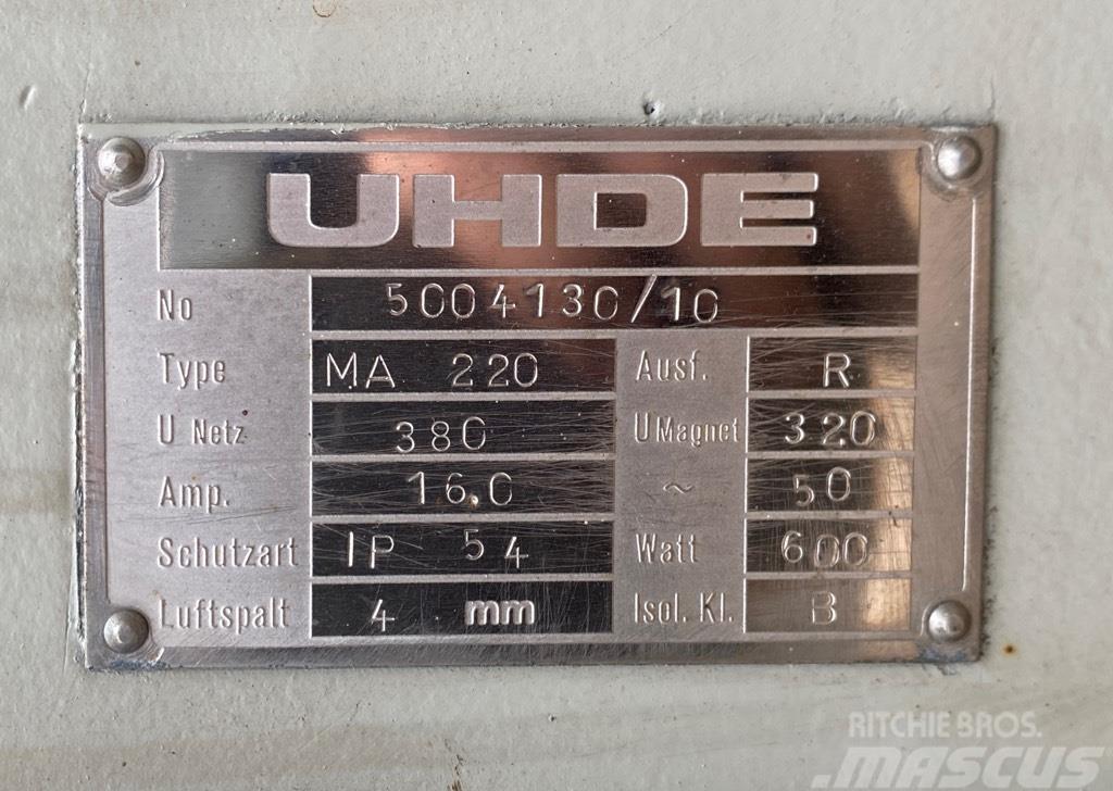 UHDE 1300 x 650 (600) Feeder, Trilgoot Fideri/hranilice