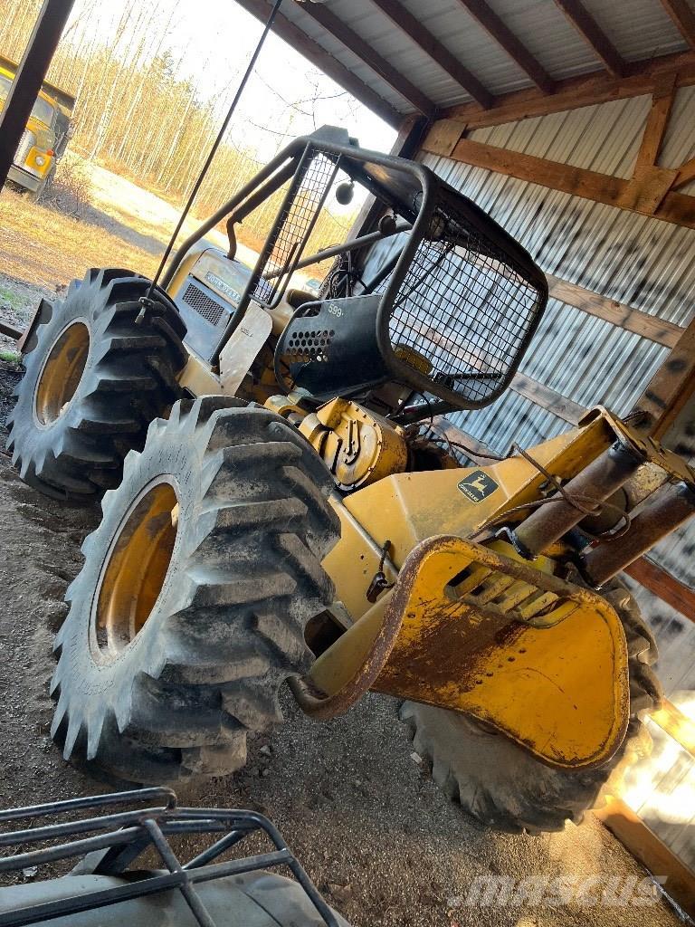 John Deere 440A Skideri