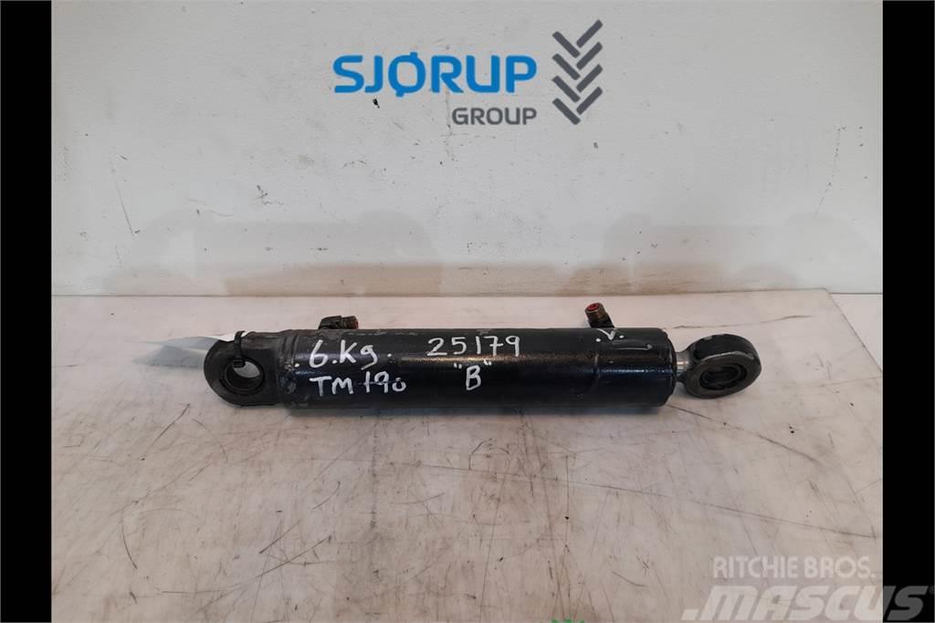 New Holland TM190 Front axle steering cylinder Menjač