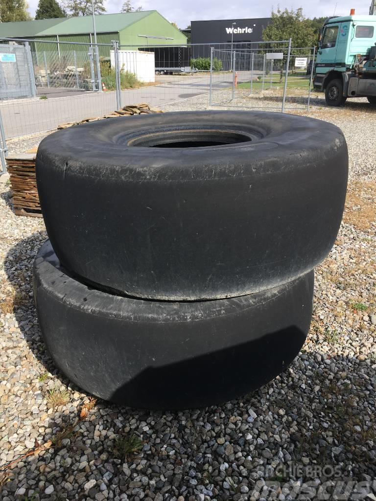 Michelin Recamax 23.5R25 smooth tyre Gume, točkovi i felne