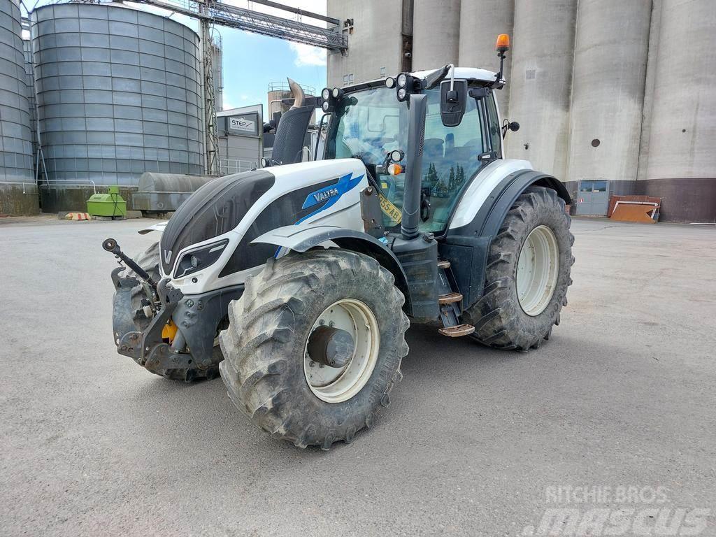 Valtra T214 DIRECT Traktori