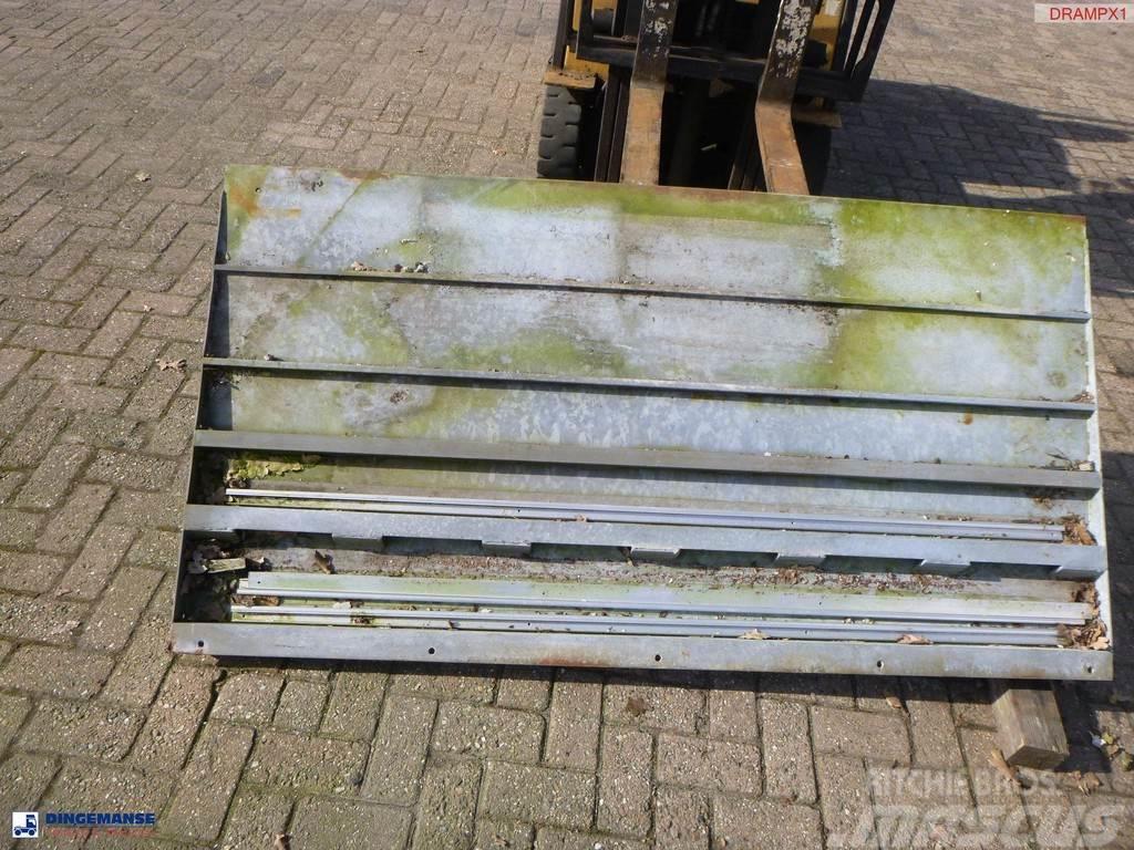  Onbekend Steel loading ramp Ostale kargo komponente