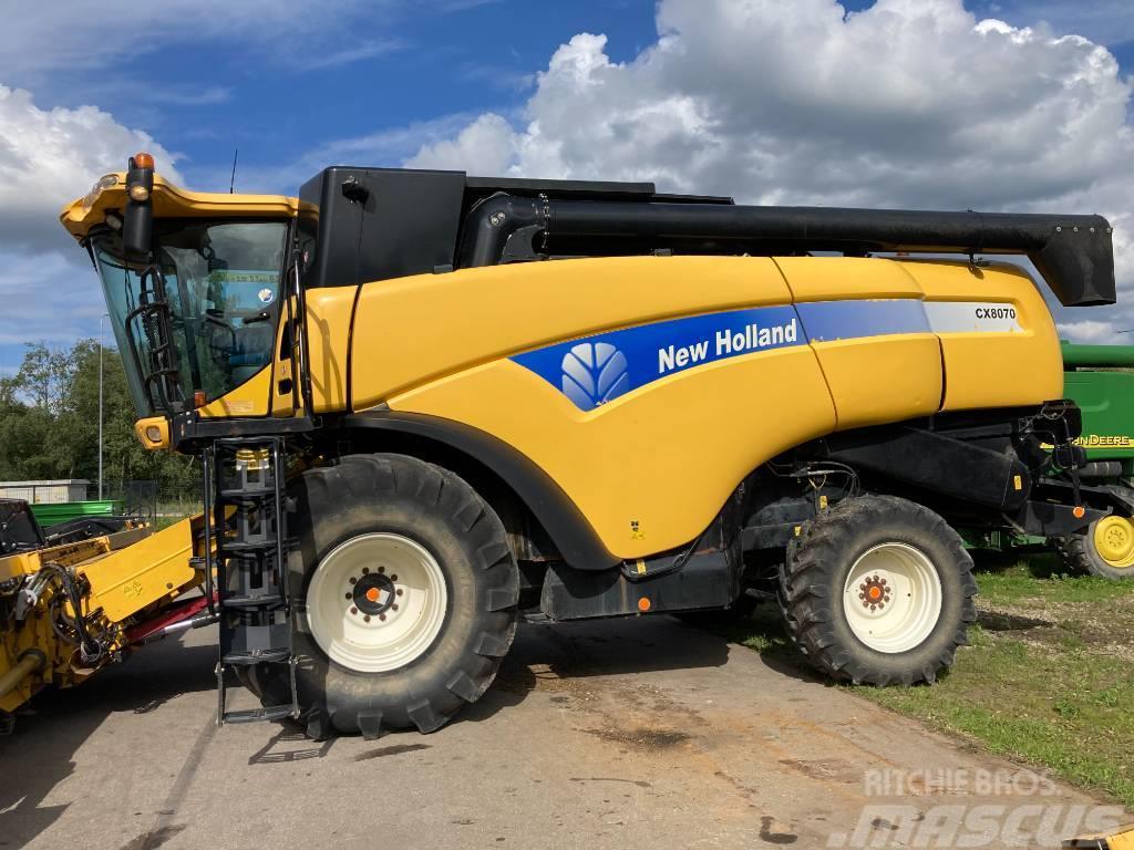 New Holland CX8070 Combine harvesters