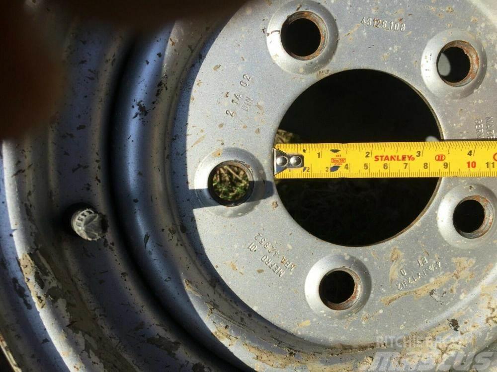  Dumper wheel and tyre 7.00 -12 £70 plus vat £84 Gume, točkovi i felne