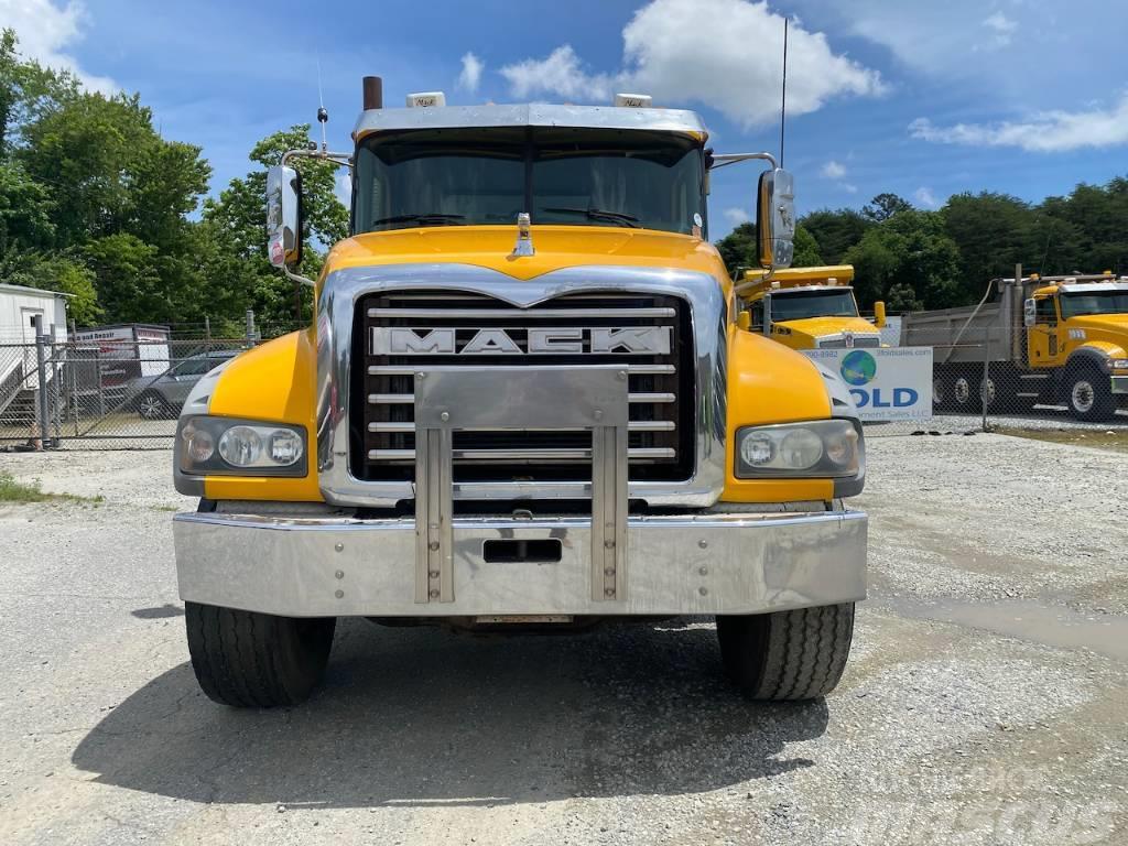 Mack Granite GU 713 Kiperi kamioni