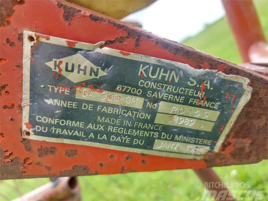 Kuhn GA 300 GM Okretači i sakupljači sena