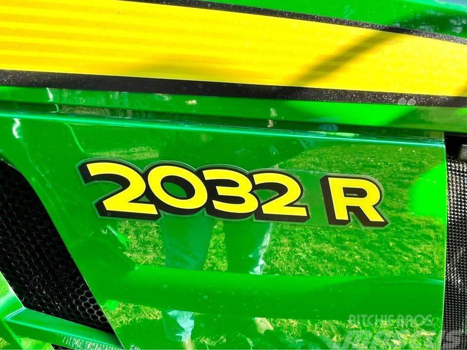 John Deere 2032R Manji traktori