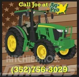 John Deere 3025E with Backhoe Manji traktori