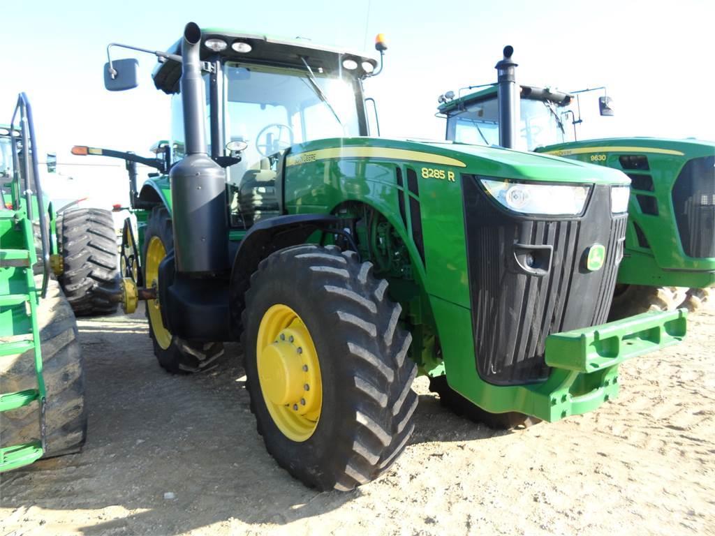 John Deere 8285R Traktori