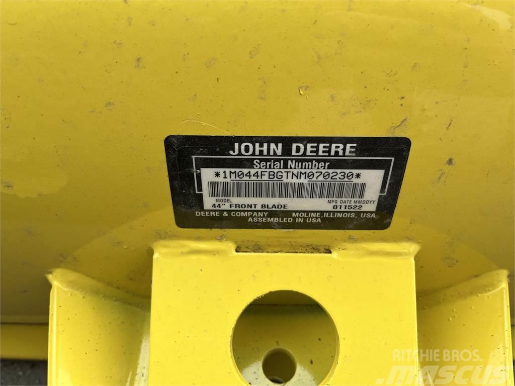 John Deere X380 Manji traktori
