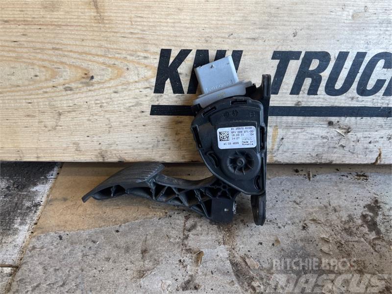 MAN MAN GAS PEDAL 81.25970-6103 Other components