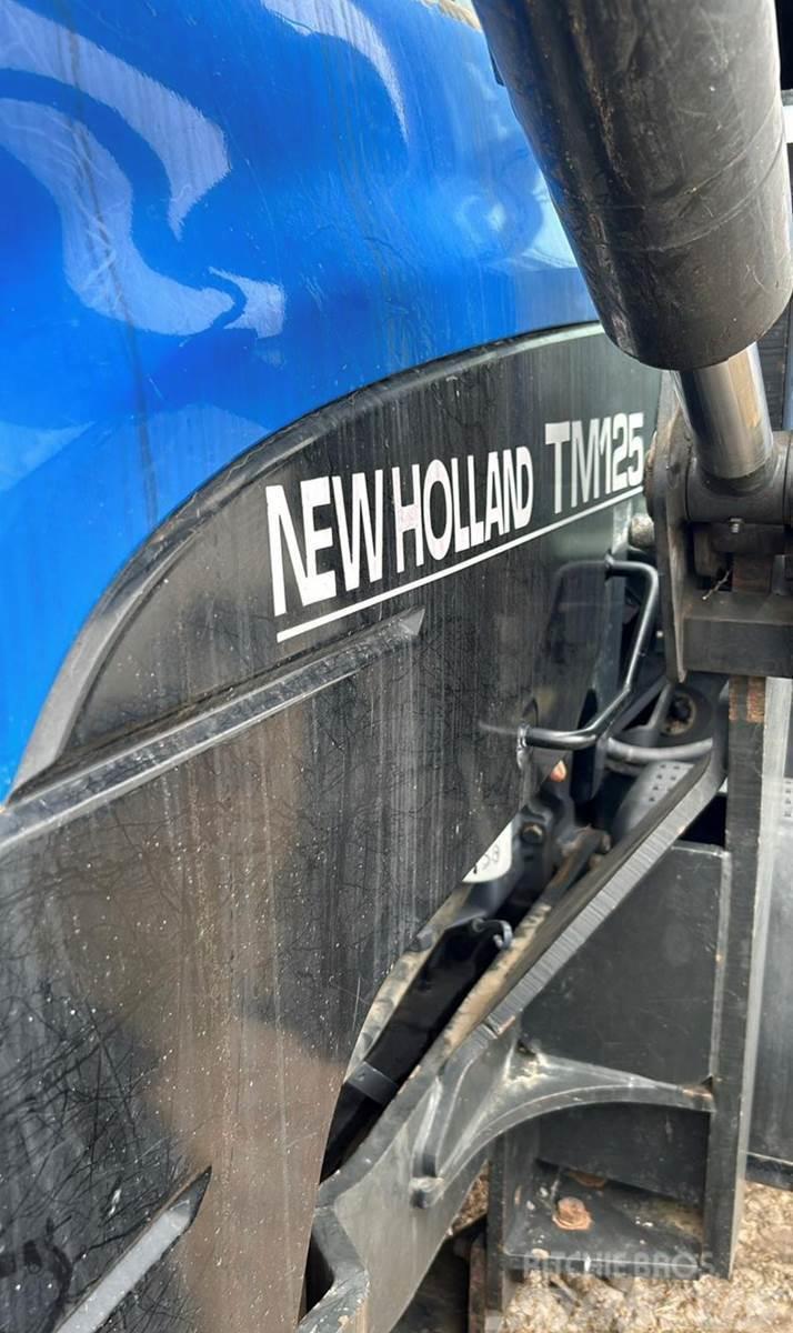 New Holland TM125 Traktori