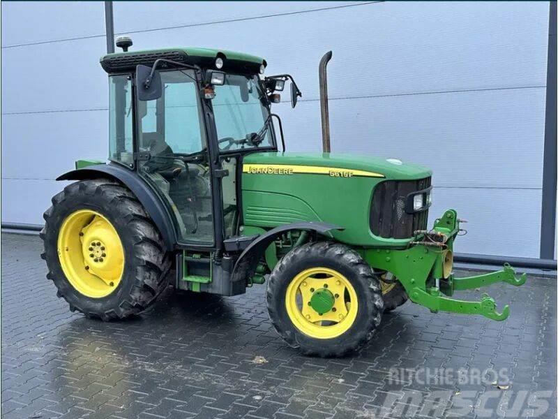 John Deere 5615F Traktori