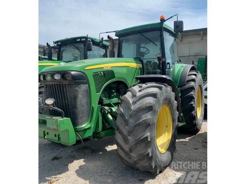 John Deere 8220 Traktori