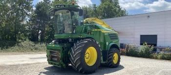 John Deere 8300