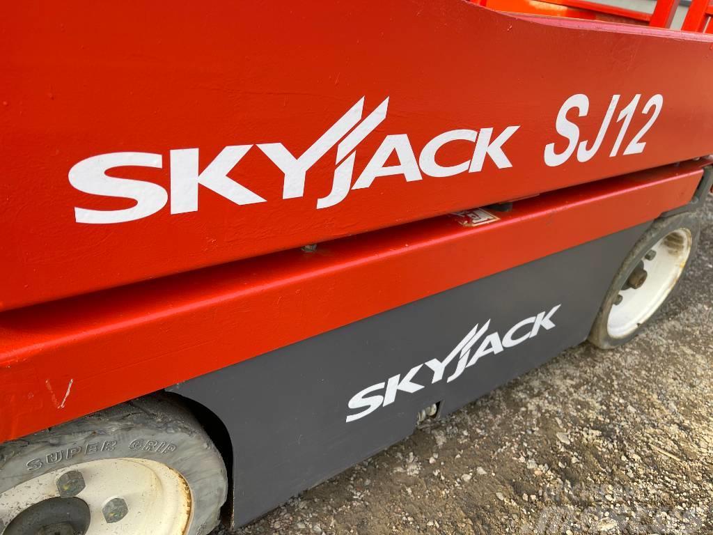 SkyJack SJ 12 Pelarlift Makazaste platforme