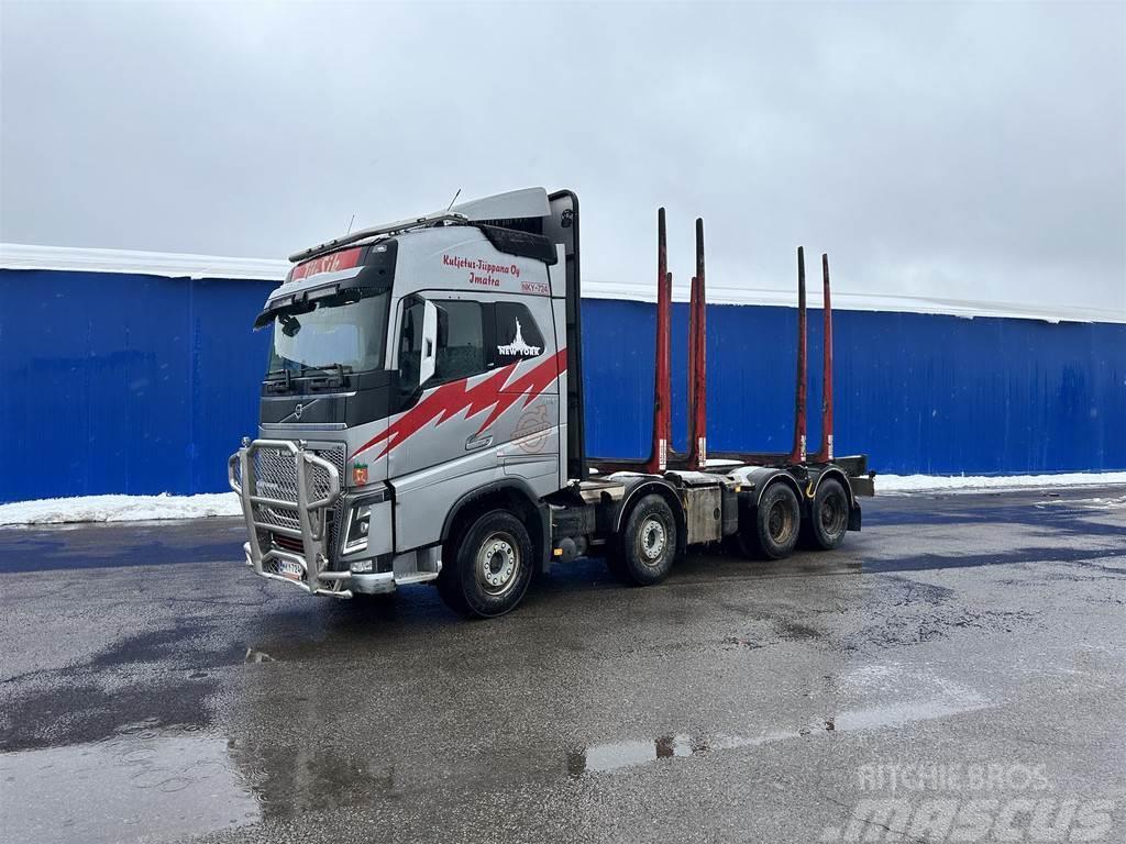 Volvo FH Täysilmajousinen puuauto Kamioni za drva Šticari